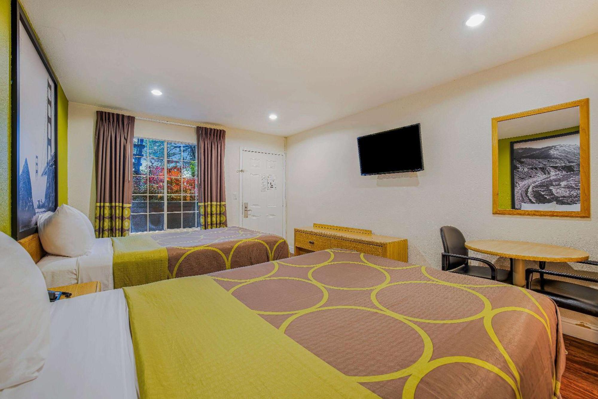 מלון Super 8 By Wyndham אובורן מראה חיצוני תמונה